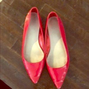 Red pointed flats